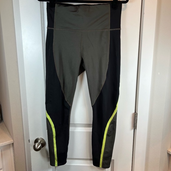 Athleta Women's Spar Colorblock 7/8 Leggings Olive Green Black High Rise  Medium - Picture 1 of 14
